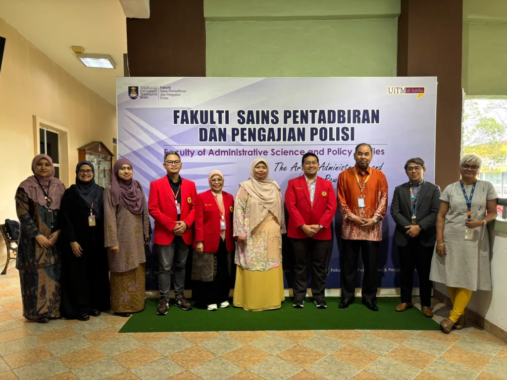 Delegasi Program Studi Magister Administrasi Publik (MAP) FISIP Universitas Hasanuddin berfoto bersama pimpinan dan akademisi Faculty of Administrative Science and Policy Studies (FSPP) Universiti Teknologi MARA (UiTM) Malaysia usai pelaksanaan International Colloquium on Policy and Governance, sebagai bagian dari upaya memperkuat kerja sama akademik internasional, pengembangan riset kolaboratif, publikasi ilmiah, serta program pertukaran mahasiswa untuk menghadapi tantangan tata kelola pemerintahan di era digital dan disrupsi global. (Foto:Istimewa).